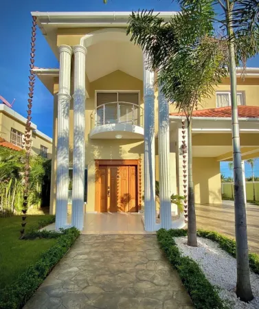 Spacious villa at 25 mts from Atlantic ocean Отели в г. Кабрера