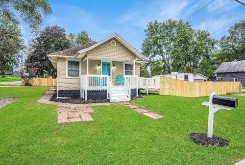 City Slicker | 2BR 1 BA Home I Fire Pit