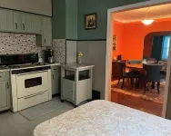 House in the Hood 3-bedroom SE Cleveland with WiFi