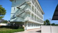 J-House Phetchaburi Hotels near Phra Nakhon Khiri Historical Park (Khao Wang)