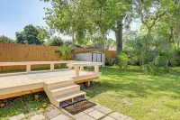 4 Mi to Dtwn Jacksonville: Chic Home w/ Porch!
