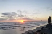 Cheerful,1 bd home + pool, SCUBA equip, walk to beach