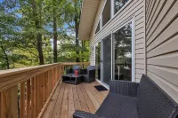 Mountain Chic Retreat-Harpers Ferry, the AT, Wine country w/ Lake Beach passes!