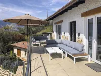 Family residence: 4 apartments and large communal area, pool and garden