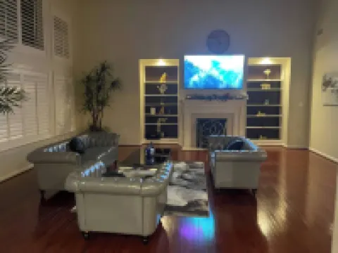 National Harbor- DC Suburbs- 3 bedrooms-Driveway Hotels in Fort Washington