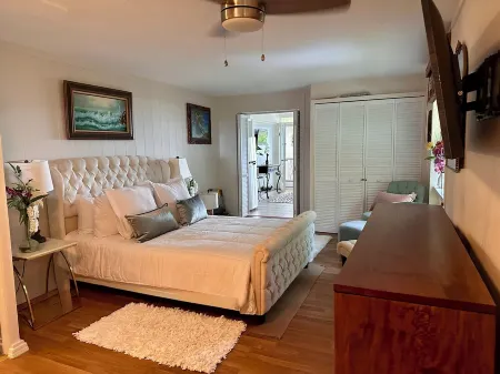 World Class View of Epic Lanikai Estate Flat Sleeps 5 in Luxury30 Day Stay Only