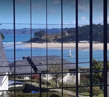 A 150 M de la Plage , Maison Récemment Rénovée Dans Station Balnéaire Hotels in Locquirec