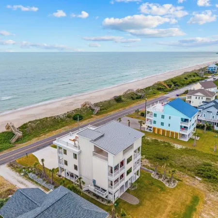 North Topsail Beach / Ocean Views, Hot Tub & Rooftop