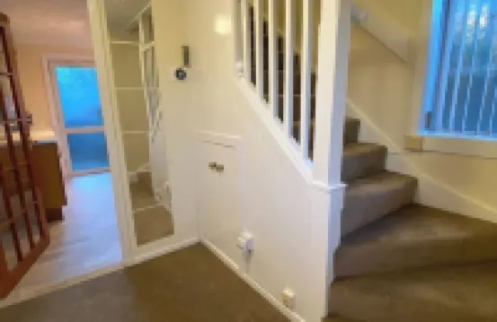 Dunfermline, 2 bedroom home with on-street parking