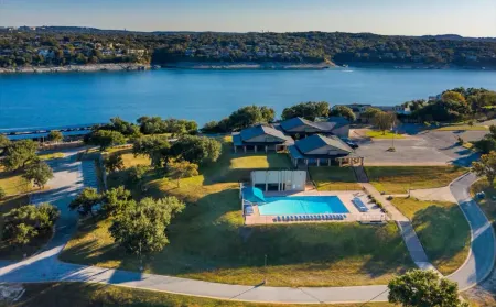 Lake Travis Retreat! Kayaks/Boat Launch/Pool/Park/Point Venture/"Summit Ridge"