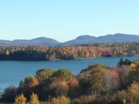 Priv 2nd fl suite-Kingbd; Sit rm w/minibar; prv bath; separate entran nr Acadia Hotels in Surry