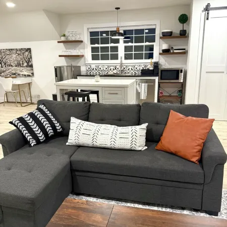 Cozy, new and modern guesthouse. Don’t get a hotel, get a VILLA!