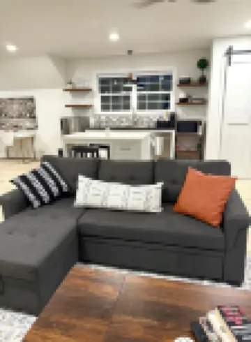 Cozy, new and modern guesthouse. Don’t get a hotel, get a VILLA!