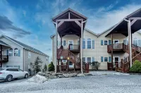 Mountain Views + Walk to Overlook Barn, Slopes, Fred's & White Wolf!