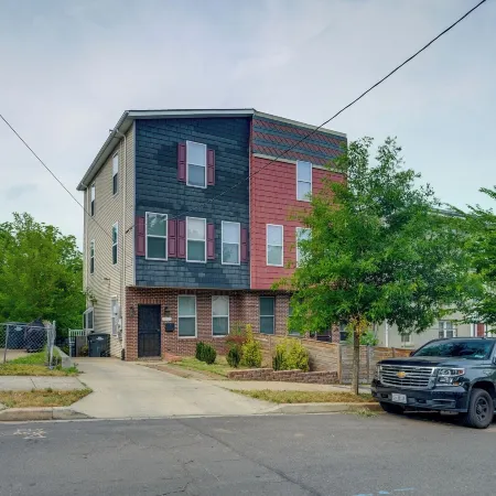 5 Mi to US Capitol Washington DC Townhome Отели рядом с достопримечательностью «Беннинг-роуд»