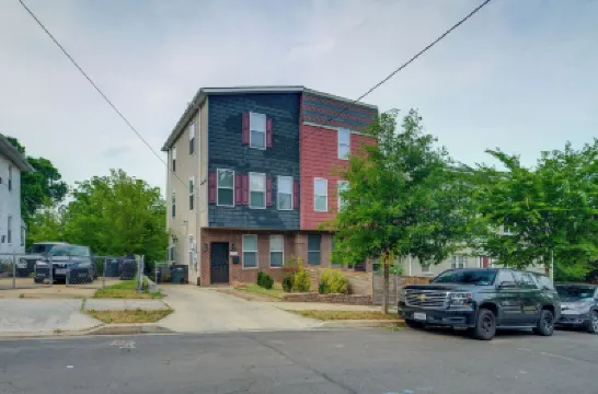 5 Mi to US Capitol Washington DC Townhome Hotels near Benning Park