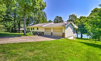 Lake House in Horseshoe Bend Near Ozark Forest!
