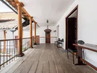 Traveler's House Quito Hotels near Viewpoint El Panecillo