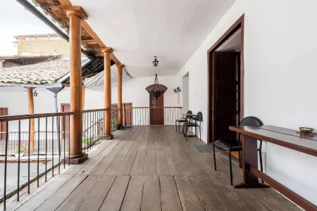 Traveler's House Quito Отели рядом с достопримечательностью «Капилья-дель-Омбре»