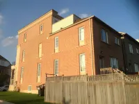 Toronto North Travellers Home Hotel dekat York University