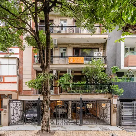 Tree of Life Bed & Breakfast Отели рядом с достопримечательностью «Храм Чаттарпур»