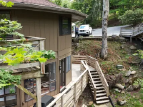 Herman's Hideaway: Remodeled Sugar Mountain Condo, Steps to the Slopes! Hotels in Avery County