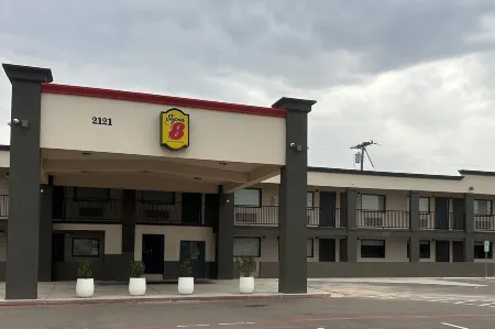 Super 8 by Wyndham Lubbock Airport Отели в г. Лаббок