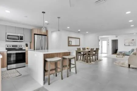 617 NW 30 CT · Pool Patio 5Bd 3Bath Fire Pit Parking for 3