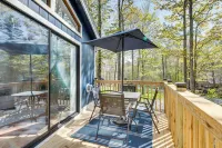 Deck & Community Perks: Bright Pocono Lake Home! - parking