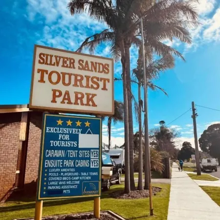 Silver Sands Tourist Park Отели рядом с достопримечательностью «Кунварра Фэмили Холидей Парк»