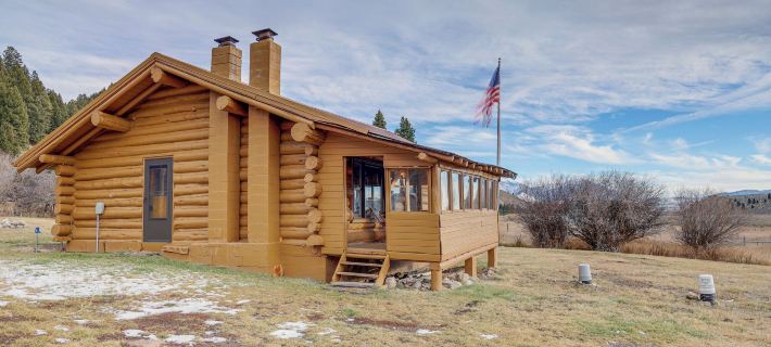Yellowstone Cabin Getaway Near National Park Hotels in Madison County