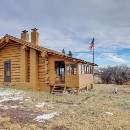 Yellowstone Cabin Getaway Near National Park