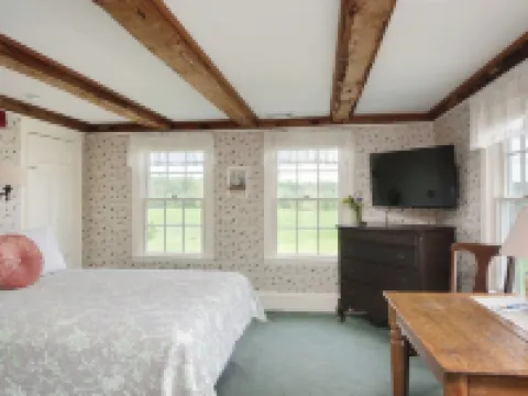 Quiet  Farm Stay Suite- Short Drive to Coast & Southern Maine Attractions Hotels in North Berwick