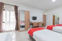 RedDoorz Premium @ Griya Inkoppabri Cisarua Puncak Các khách sạn ở Leuwimalang
