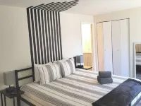 Run-AC Villa- Block from Ocean Casino and Waterpark!