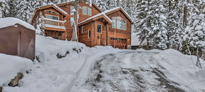 Tahoe Donner Mountain Cabin Surrounded by Forest! Hotels in Truckee
