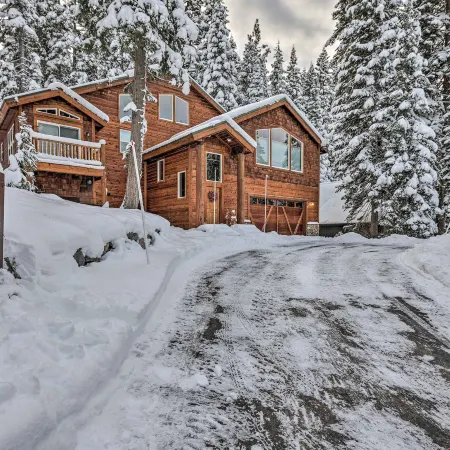 Tahoe Donner Mountain Cabin Surrounded by Forest!