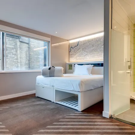 Hub By Premier Inn London Farringdon - Old Bailey Отели рядом с достопримечательностью «Улица Флит-стрит»