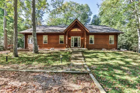 Secluded YEAR ROUND home on Little St. Germain Lake! Отели в г. Кловерленд