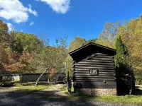 BEAUTIFUL LOG CABIN NEAR NEW RIVER HIKING STARGAZING WIFI NICE COUPLES RETREAT