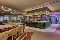 Cardiff North Hotels in Llanedeyrn