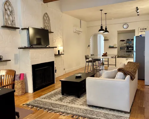 Modern Studio APT in the Heart of Downtown Geneva 杰尼瓦酒店