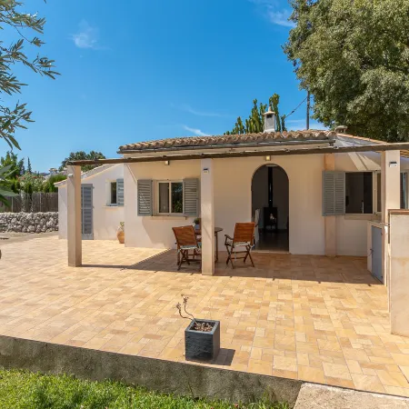 Villa in central location