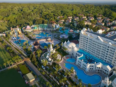 Kamelya Aishen Club & Aqua Ultra All Inclusive Kids Concept Отели рядом с достопримечательностью «Храм Аполлона»