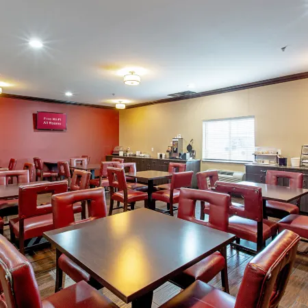 Red Roof Inn & Suites Omaha - Council Bluffs