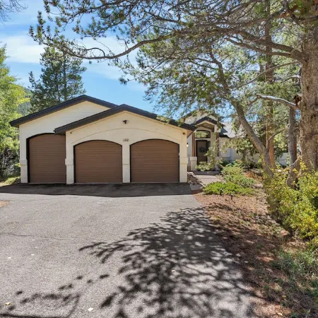 Luxury Keystone Riverfront House w/ Hot Tub, Mountain Views, Golf & Ski Access