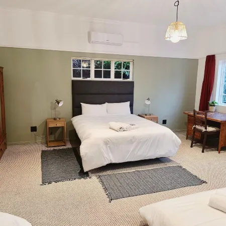 Guinea Fowl Lodge - Lagoon & Heads View B&B, Central Knysna