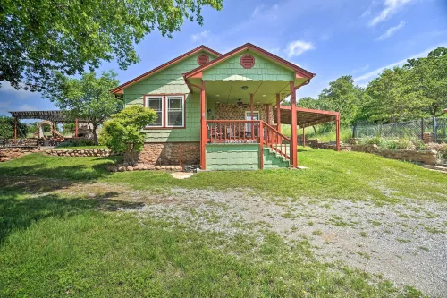 Charming Hilltop Cottage in Medicine Park! - 3 estrellas