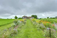 Outdoor Oasis: Luxe Flat in Mt Horeb! - Apartments