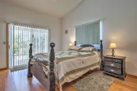 Spring Hill Home w/ Pool ~ 1 Mi to Weeki Wachee - 3-Star